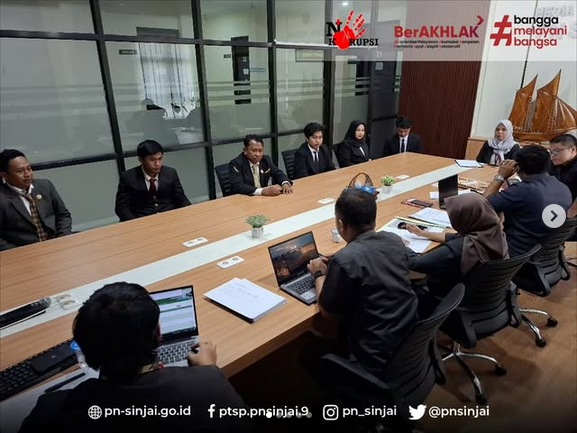 Screenshot 2024-12-18 at 08-34-15 Pengadilan Negeri Sinjai (@pn_sinjai) • Instagram photos and videos.png